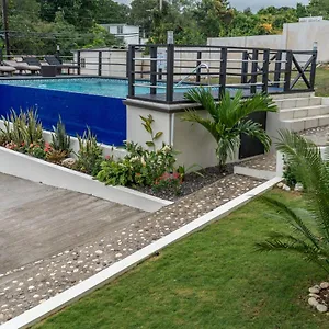 Family Complex Beside Beach W/pool #1 Montego Bay